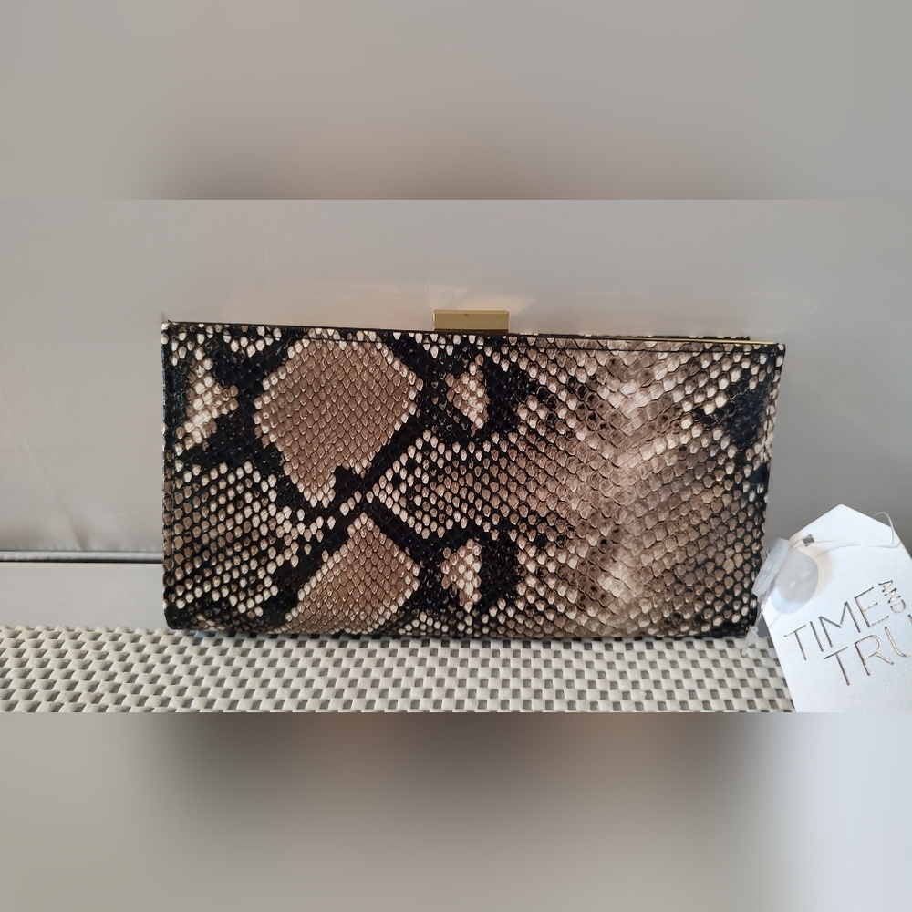 Time and Tru Women's Kinsley Wallet, Snake NWT